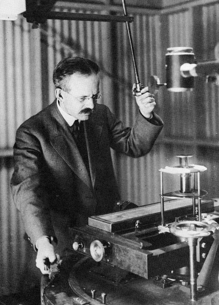 George Ellery Hale 1868-1938, Amerikalı astronom, güneş lekelerini gözlemler, 1907 by Unbekannt