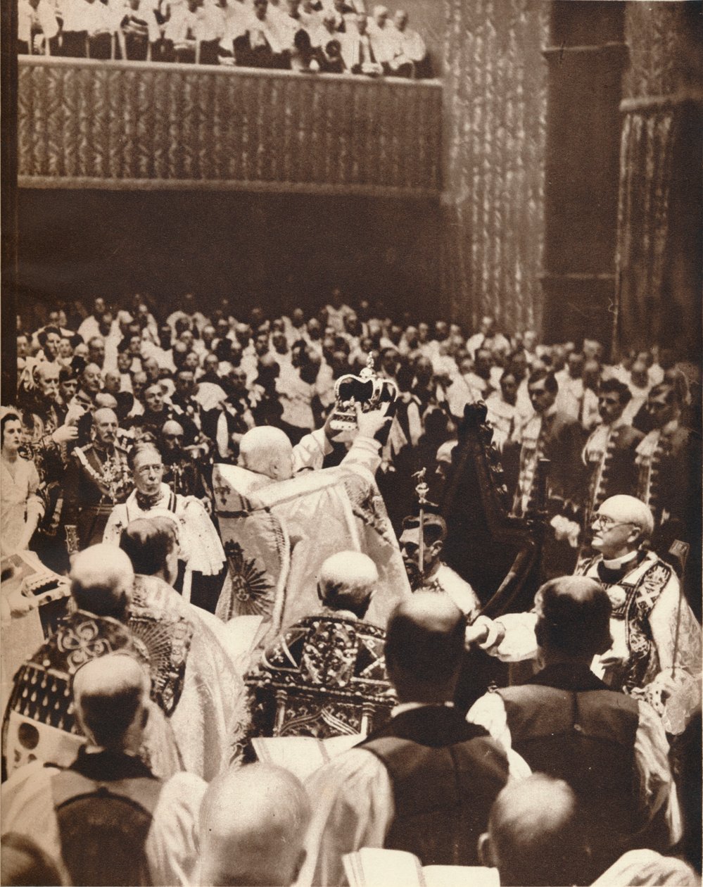 George VI, taç giyme töreni gününde St. Edwards Crown ile taçlandırıldı, 1937 by Unbekannt