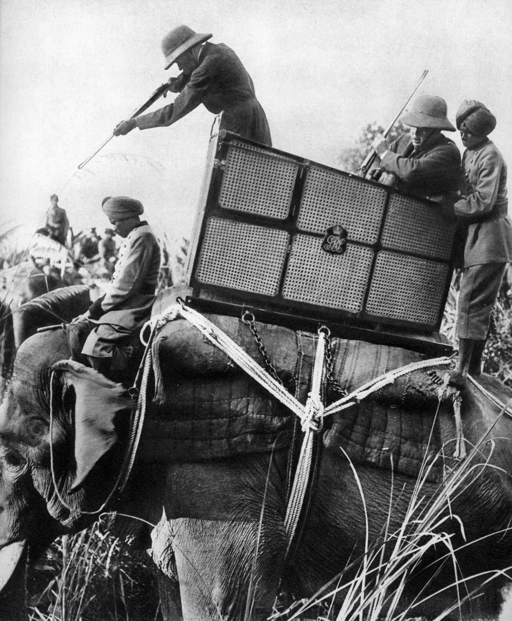 George V, ateş eden kaplanlar, Hindistan, 1911, 1935 by Unbekannt