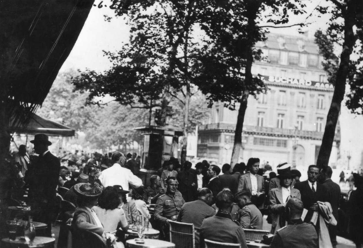 Alman ordusu subayları Cafe de la Paix