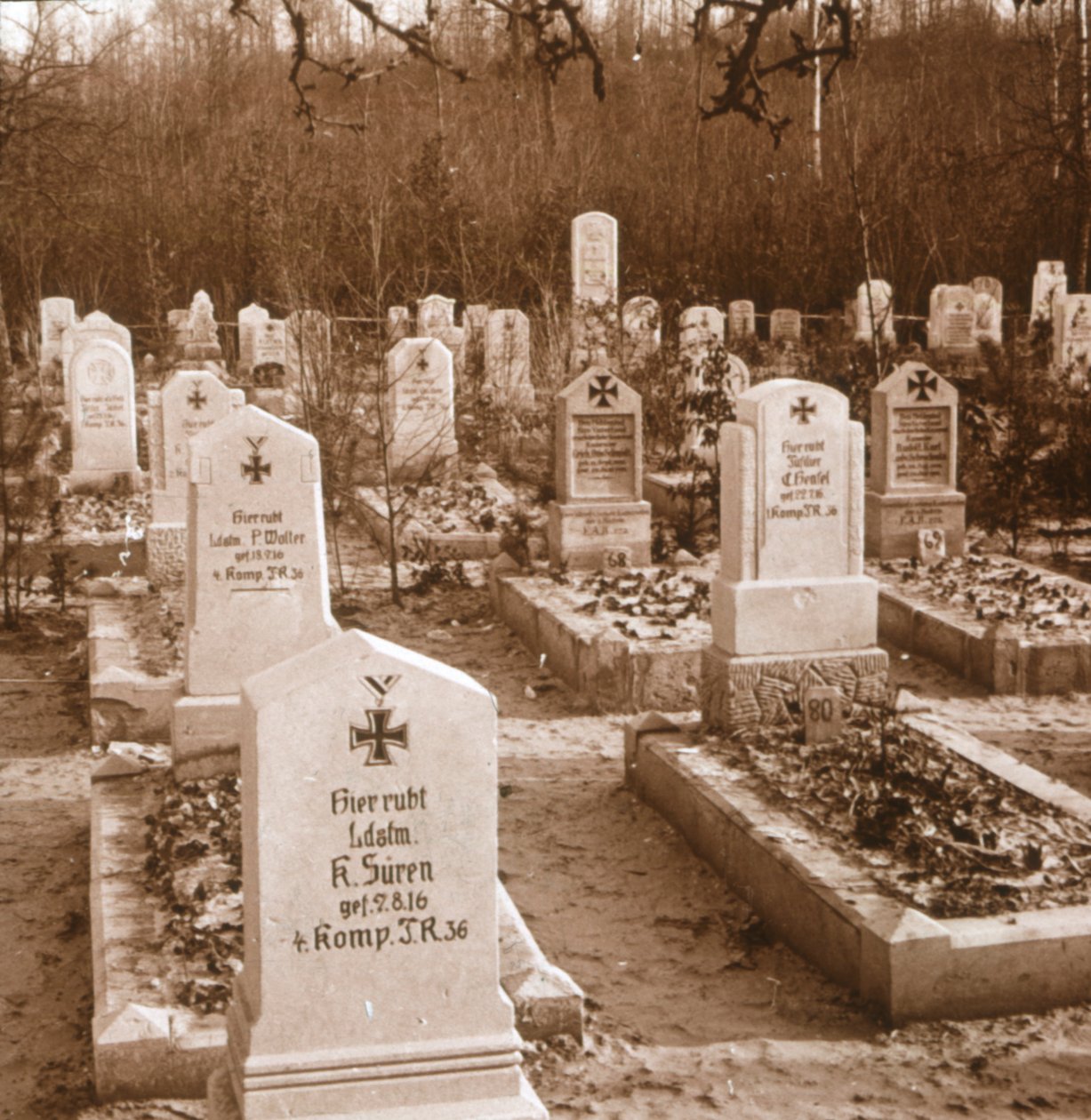 Alman mezarlığı, Carlepont, Kuzey Fransa, c1914-c1918 by Unbekannt