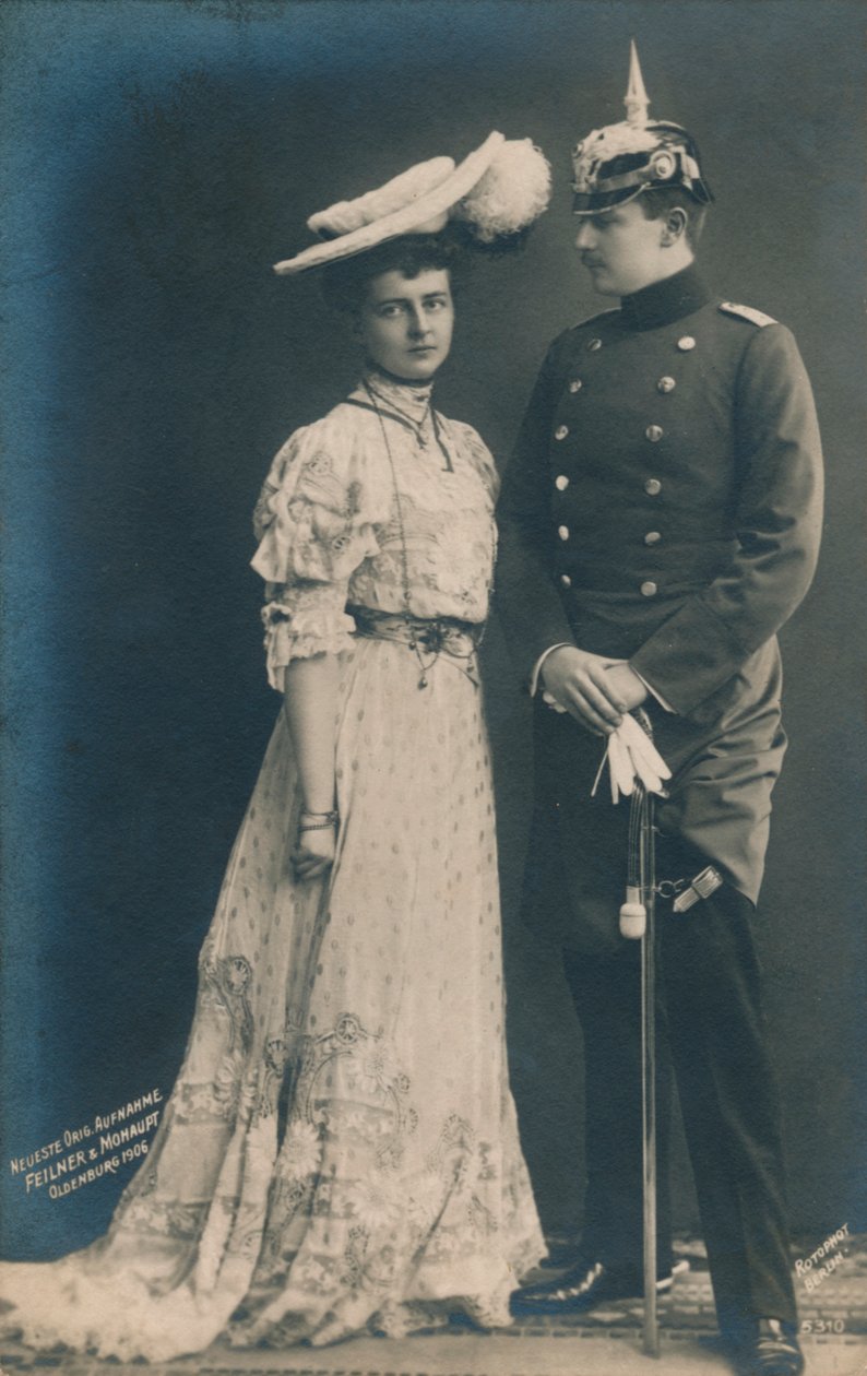 Alman çift. üniformalı erkekle, 1906 by Unbekannt