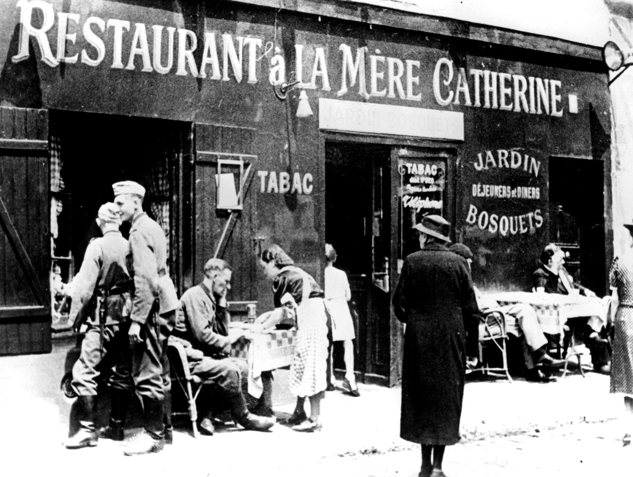 Bir restoranda Alman askerleri, Paris