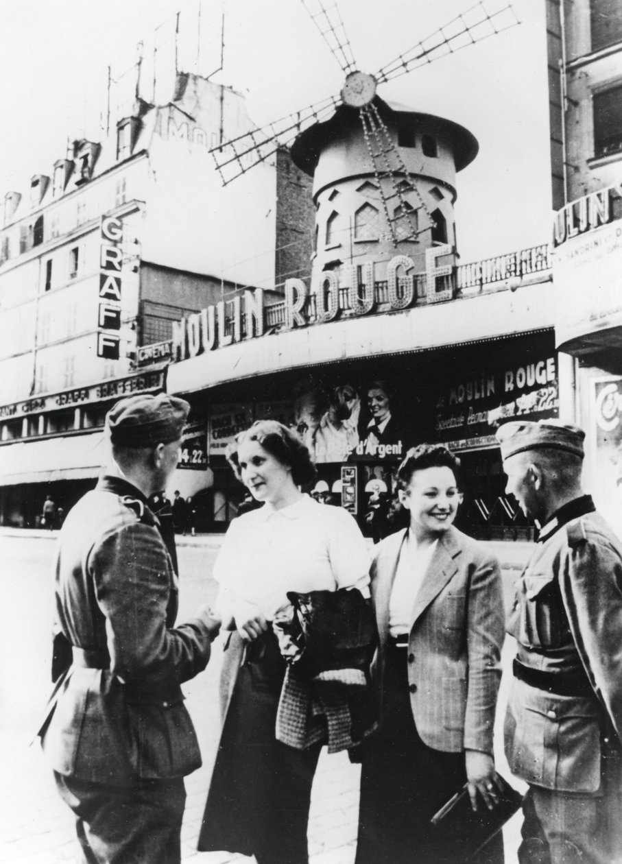 Alman askerleri, Moulin Rouge