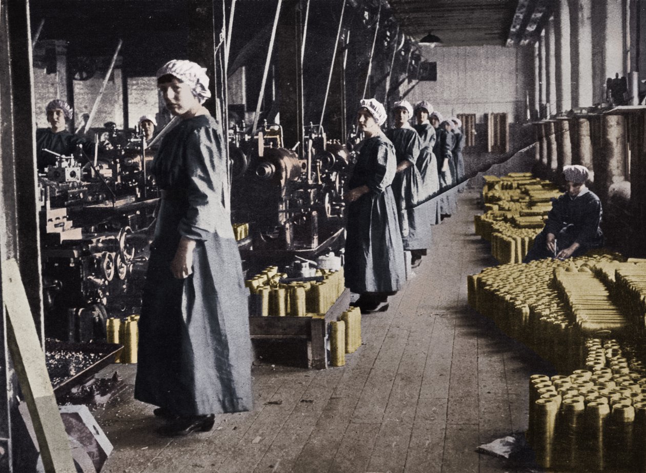 Bir mühimmat fabrikasında çalışan kız işçiler, 1915 by Unbekannt