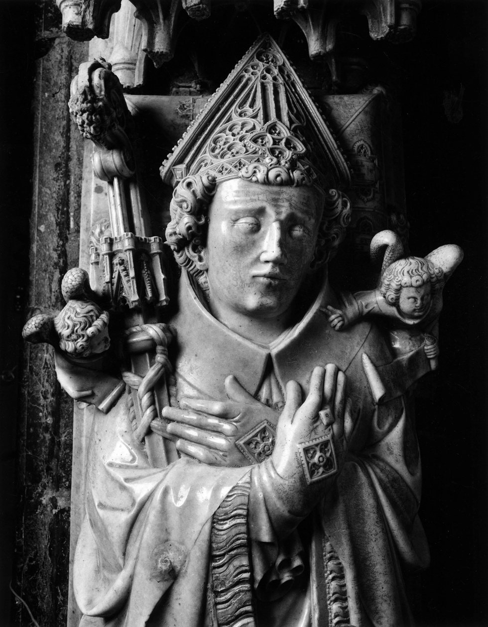 Gotik Sanat: Eveque Hugues de Chatillon (öldü 1352), Rieux Ustasına atfedilen mermer heykel (1330-1350 civarında aktif), başın ve ellerinin detayı. Notre Dame Katedrali, Saint Bertrand de Comminges (Haute Garonne). by Unbekannt
