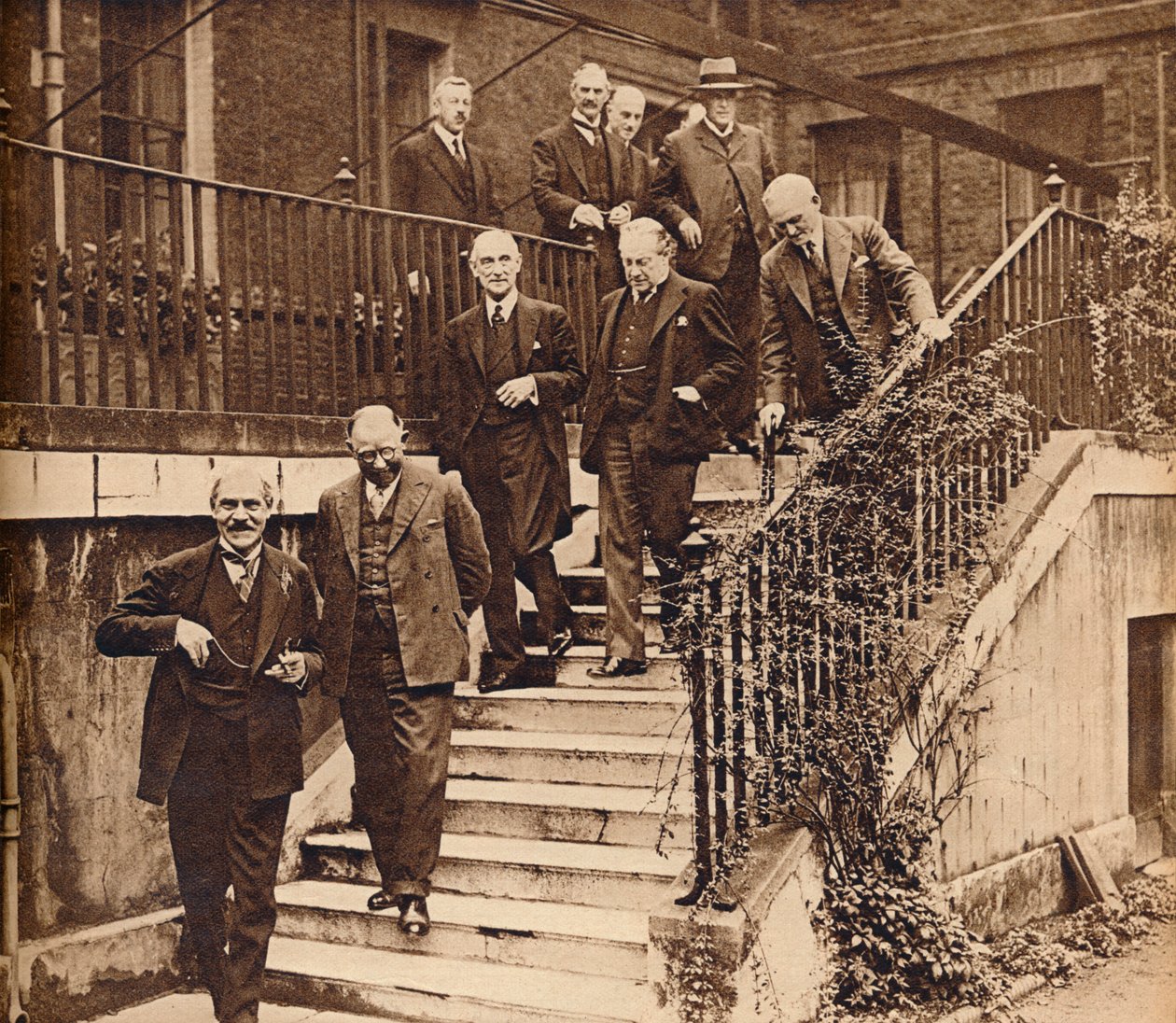 Krizdeki Hükümet, Kral V. George tarafından talep edildiği gibi bir Ulusal Kabine oluşturuyor, 1931, 1938 by Unbekannt