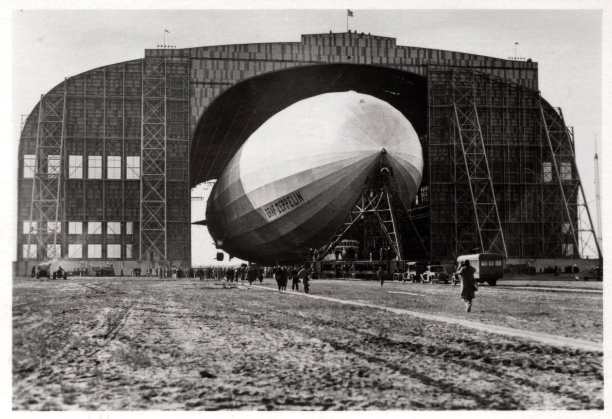 Mobil çapa direğine bağlı Graf Zeppelin, Lakehurst, New Jersey, ABD, 1930, 1933 by Unbekannt