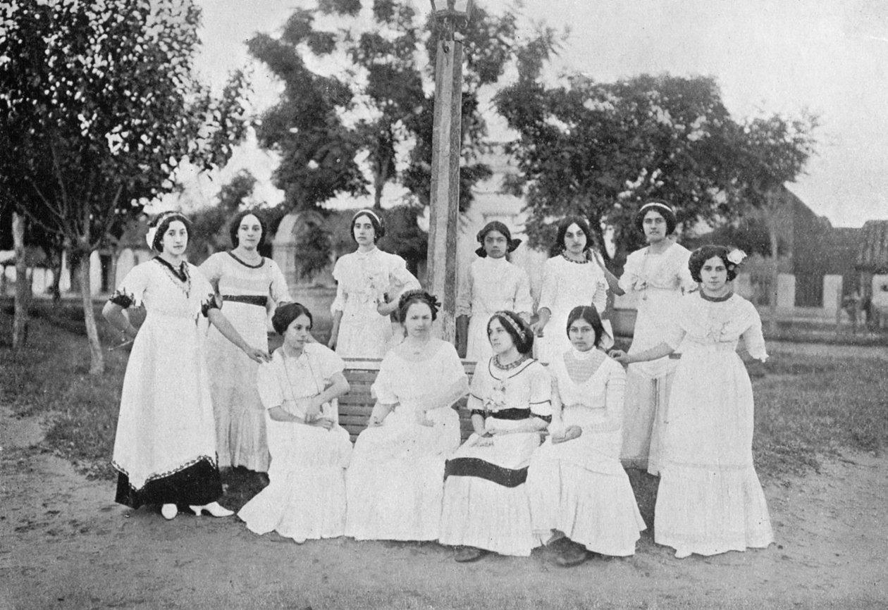 Paraguaylı kadınlar grubu, Carapegua, Paraguay, 1911 by Unbekannt