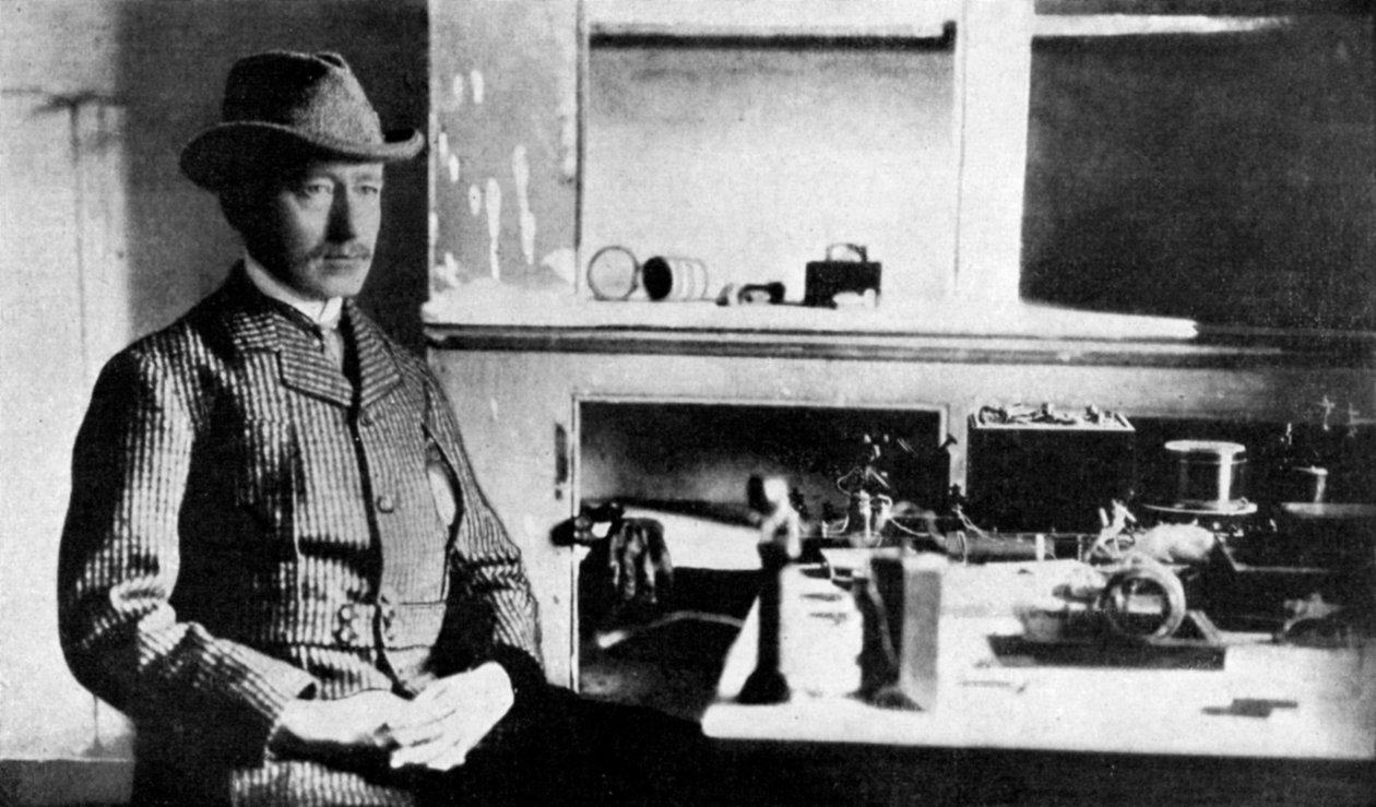 Guglielmo Marconi, kablosuz telgrafın İtalyan öncüsü, Signal Hall, Newfoundland, 1901 1951 by Unbekannt