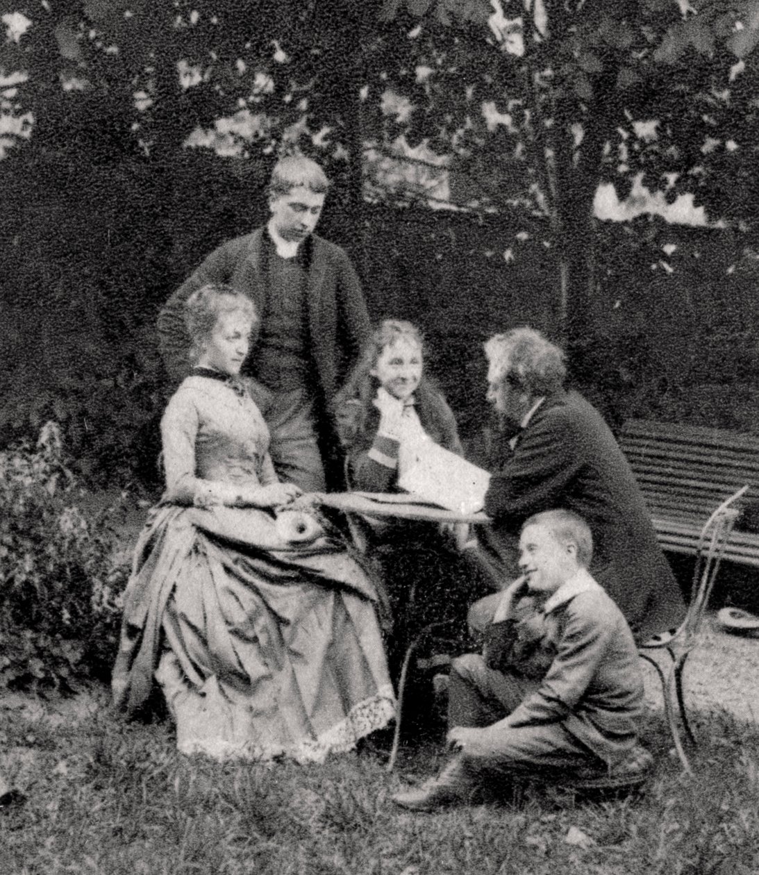 Gustave Eiffel, Fransız mühendis, ailesiyle birlikte, 1882 by Unbekannt