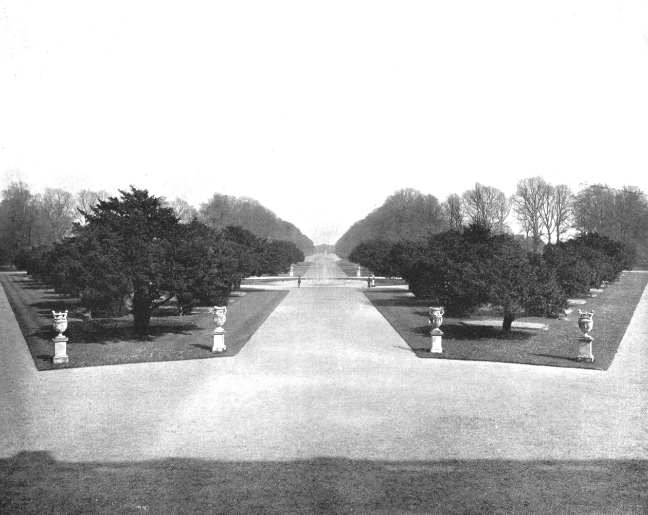 Hampton Court Sarayı Bahçeleri, Richmond, Londra, 1894. by Unbekannt