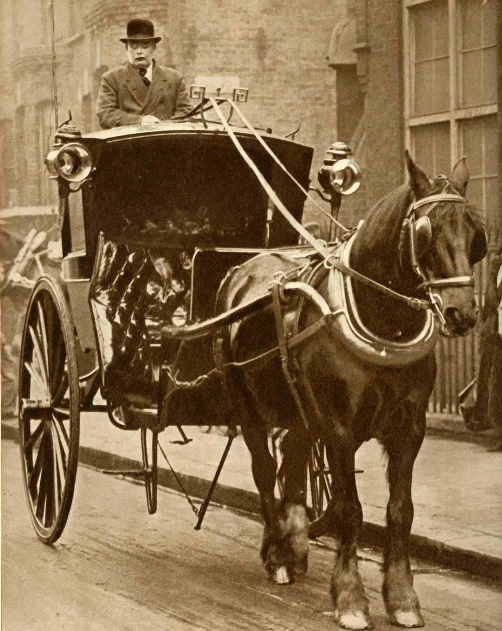 Hansom taksi, c1910, 1935. by Unbekannt