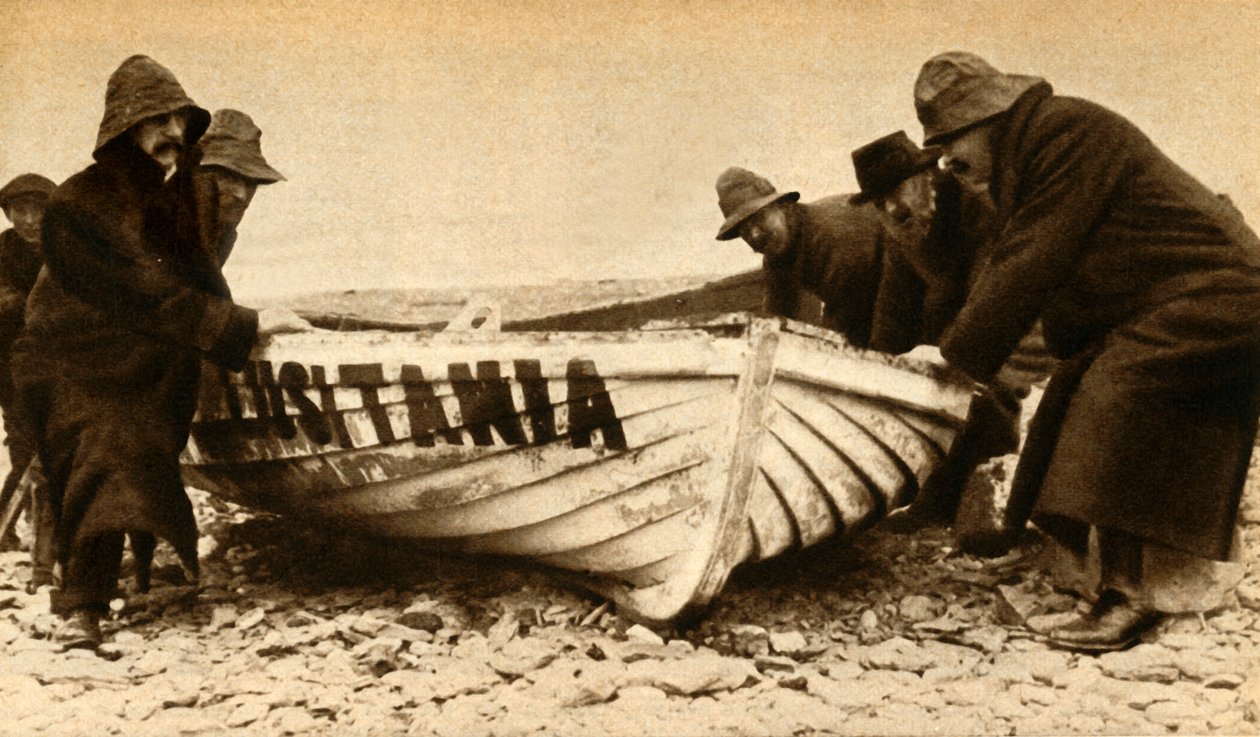 Lusitanias teknelerinden birini çekerken, İrlanda, Mayıs 1915, 1933. by Unbekannt