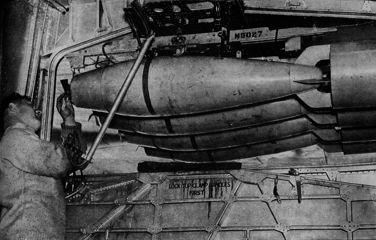 RAF Kısa Sunderland uçan teknesinin raflarında ağır bombalar, c1940 1943 by Unbekannt