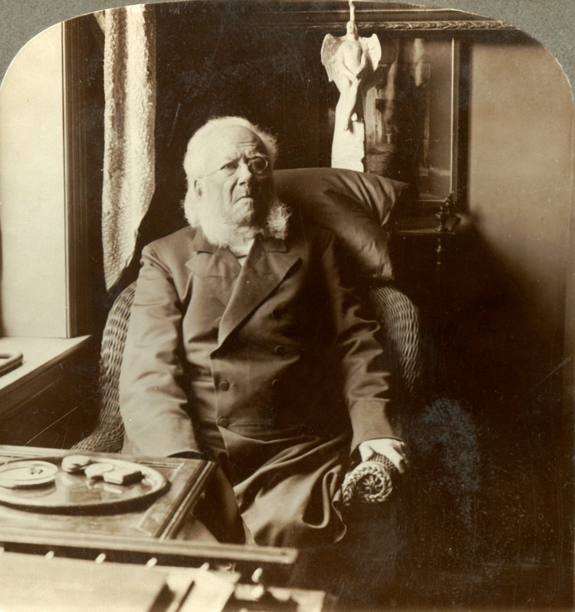 Henrik Ibsen, tüm dünyanın saygı gösterdiği şair, evinde Christiania, Norveç, c1905. by Unbekannt