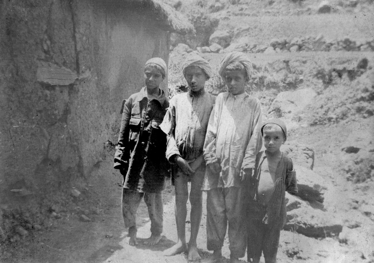 Tepe kabilesi çocukları, Chakrata, 1917 by Unbekannt