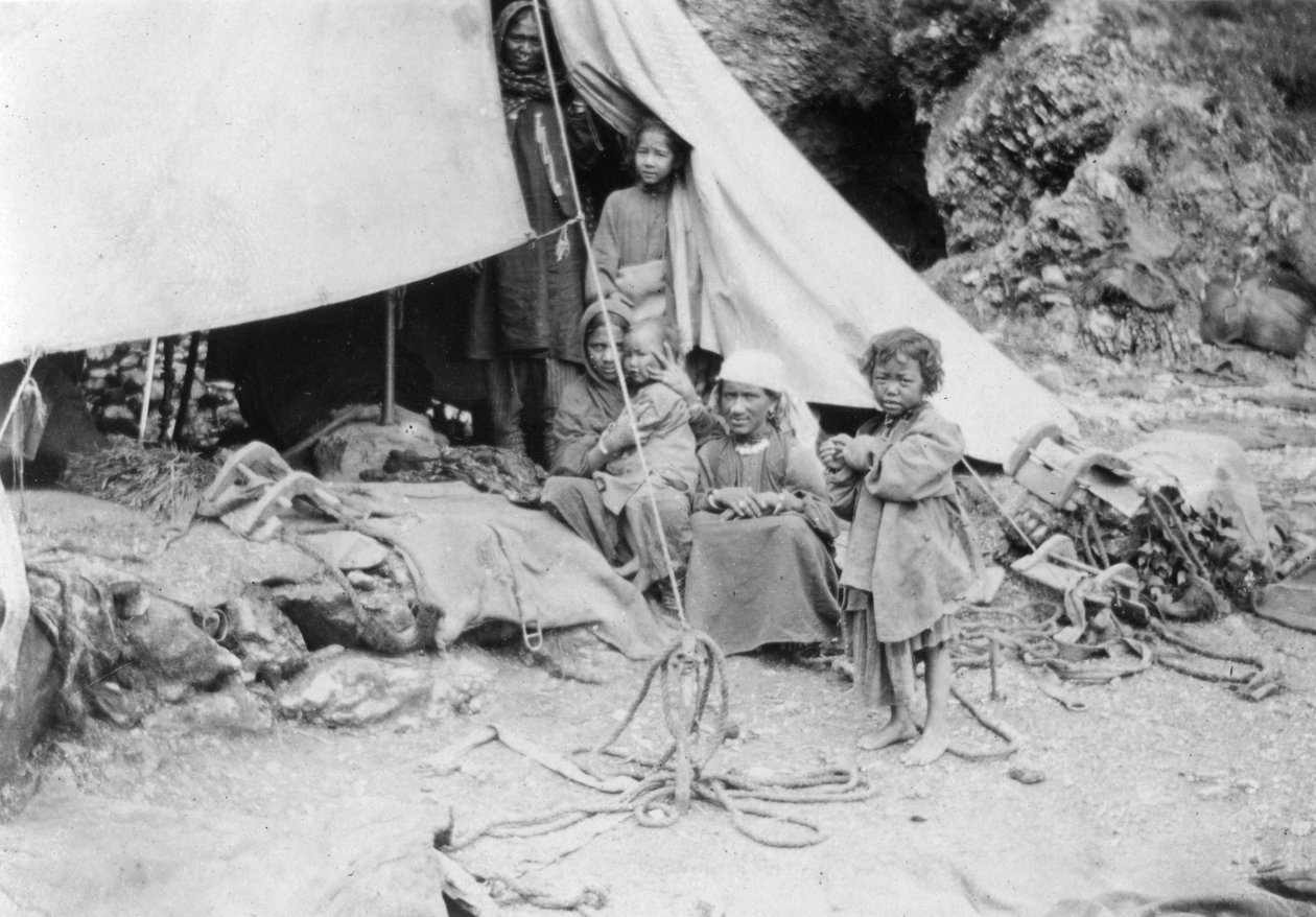 Tepe kabilesi ailesi, Chakrata, 1917 by Unbekannt