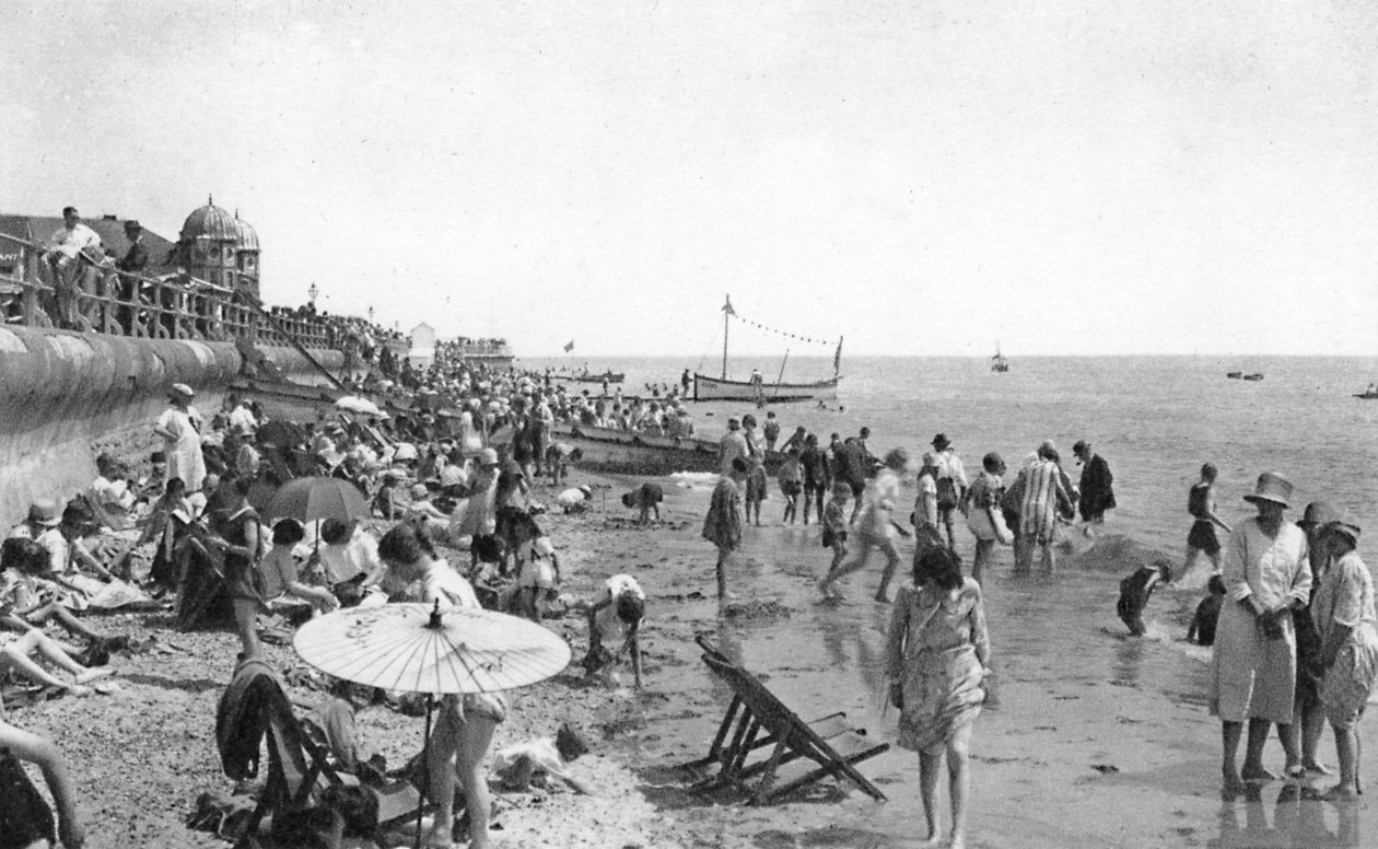 Bognor Regis sahilindeki tatilciler, Batı Sussex, 1900