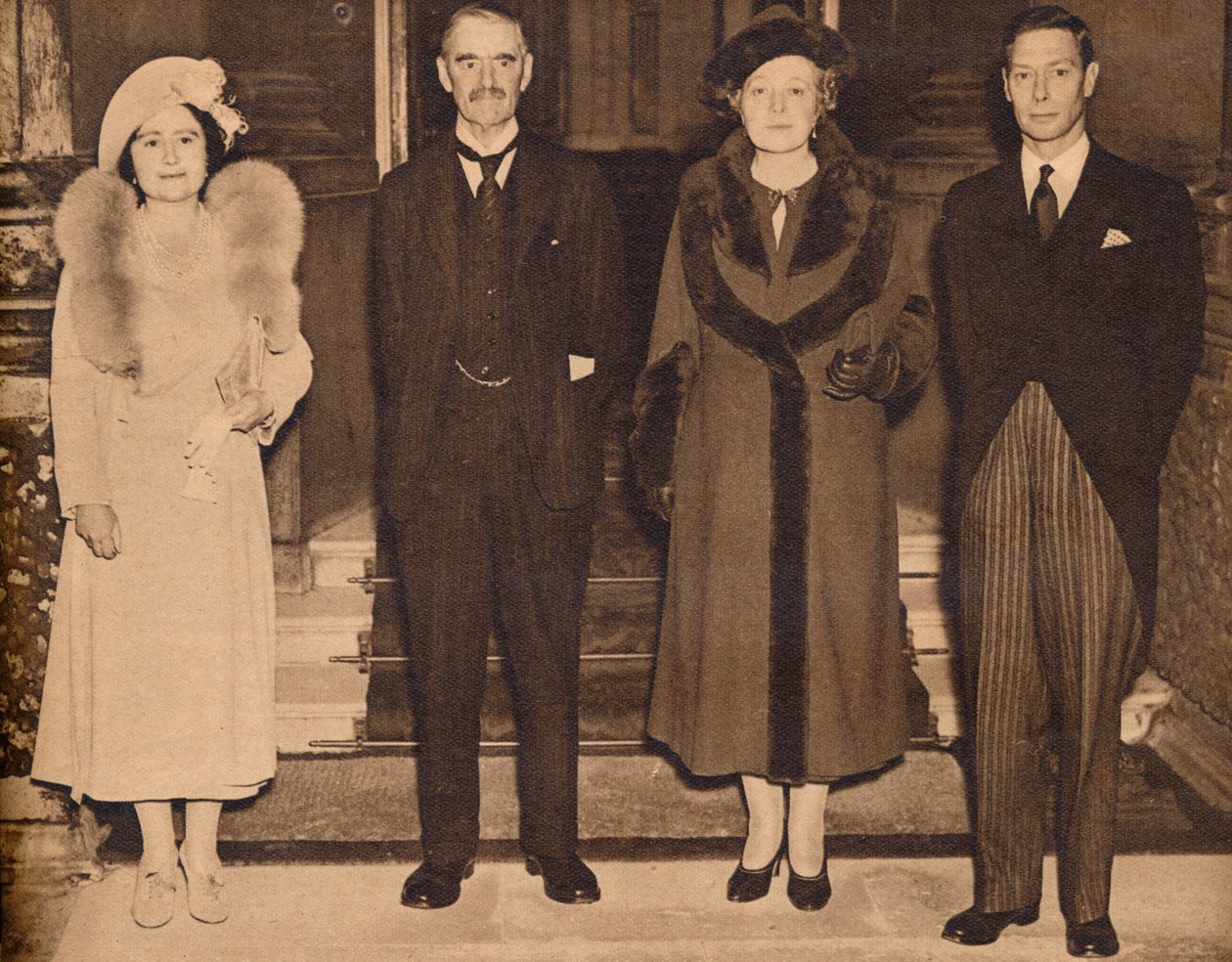 Home Again - Kral, Kraliçe, Bay ve Bayan Chamberlain ile, 1938, 1938 by Unbekannt