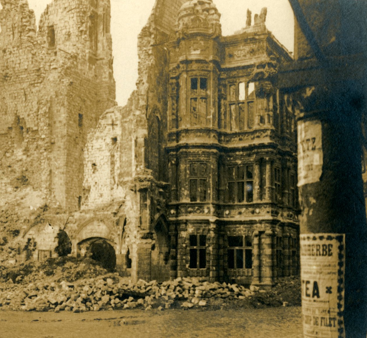 Belediye Binası, Arras, kuzey Fransa, c1914-c1918. by Unbekannt