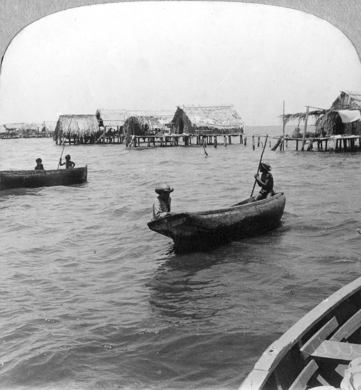 Günlük kanolarda Kızılderililer, Maracaibo Gölü, Venezuela, c1900