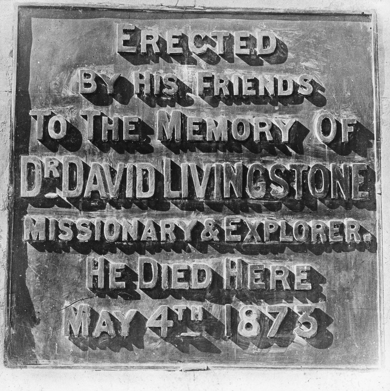 David Livingstone, Zambiya, Afrika, 19. yüzyılın sonları veya 20. yüzyılın başlarında anıtın üzerindeki yazıt by Unbekannt