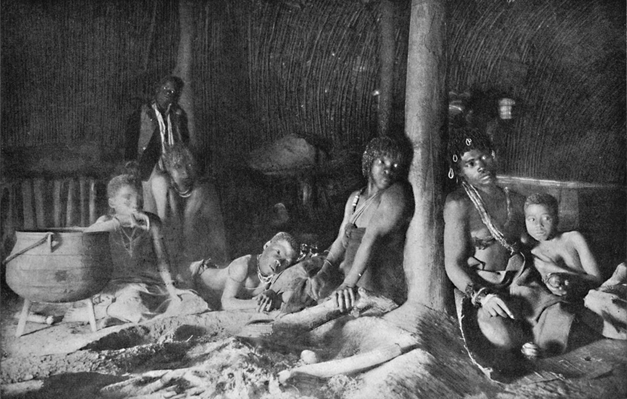 Bir Zulu kulübesinin içi, 1912 by Unbekannt