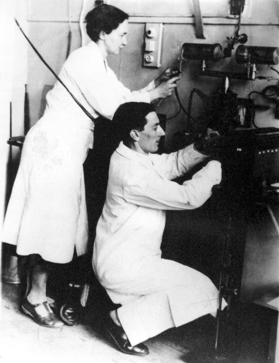 Irene Joliot-Curie ve Frederic Joliot, Fransız fizikçiler, c 1935 by Unbekannt