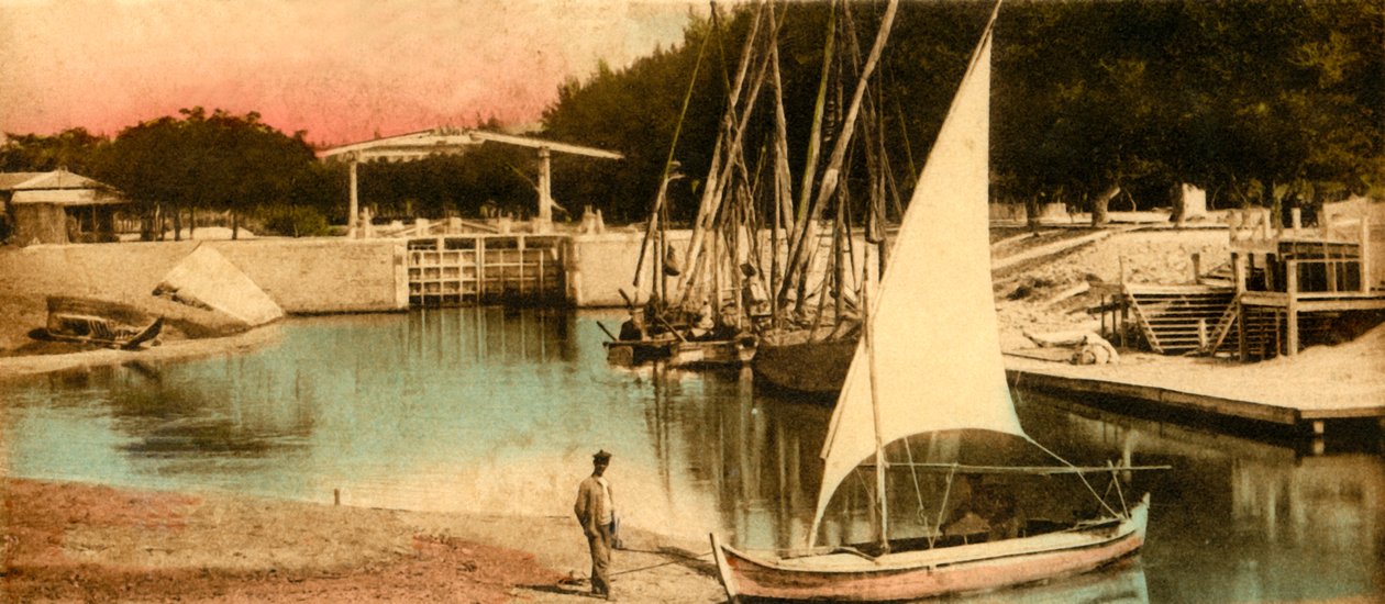 Ismailia - Taşkın kapısı aşağı doğru, c1918-c1939. by Unbekannt