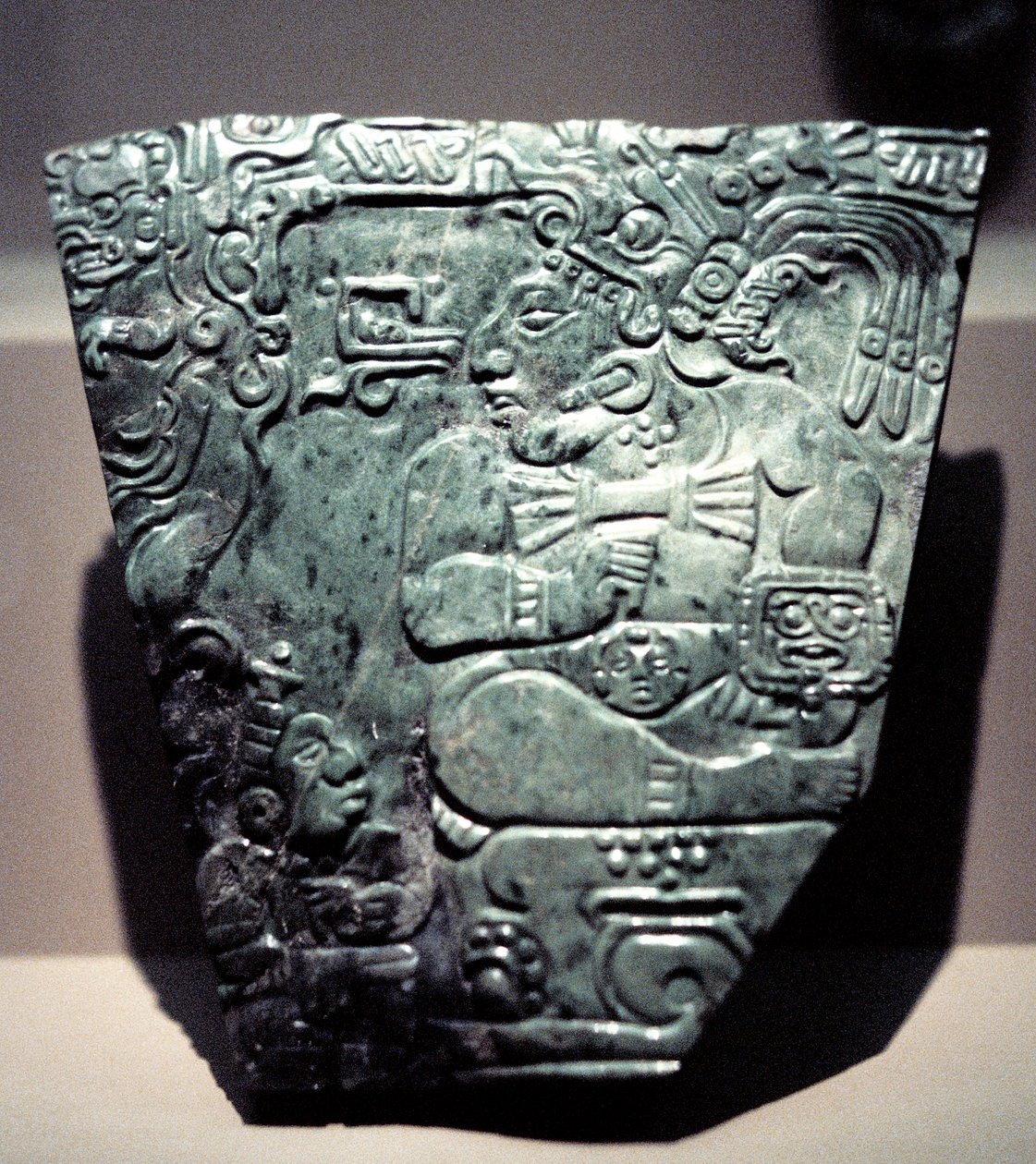 Oturmuş bir Maya kralını gösteren yeşim plaket, 400-800 by Unbekannt