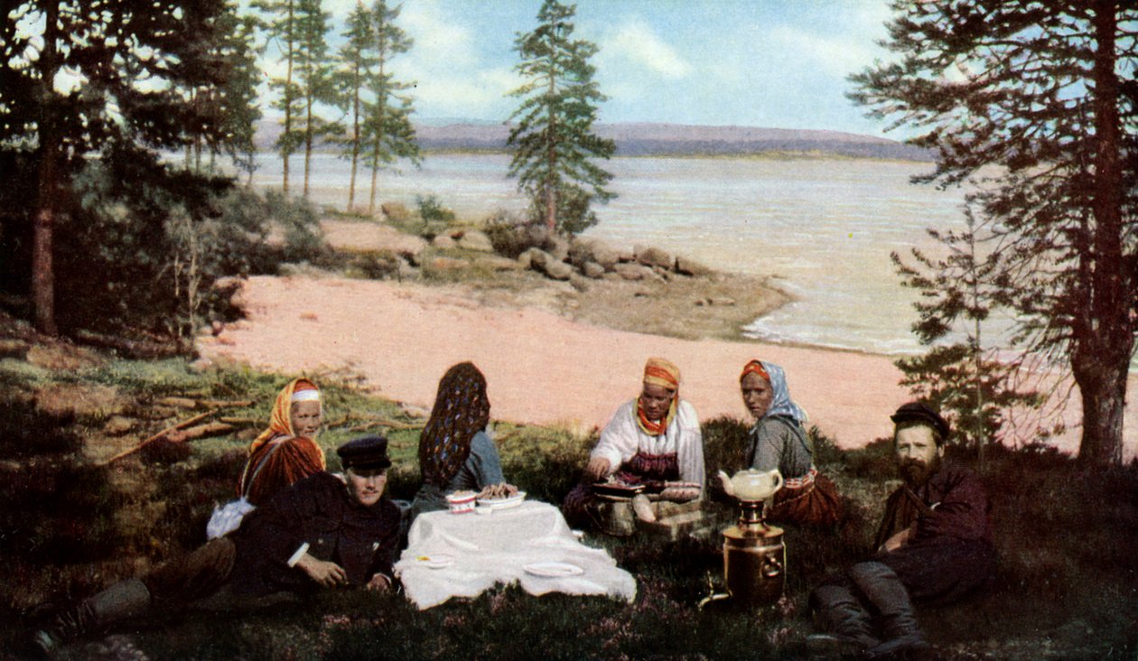 Nehir kenarında çay içen Karelyalılar, Başmelek yakınlarında, Rusya, 1930