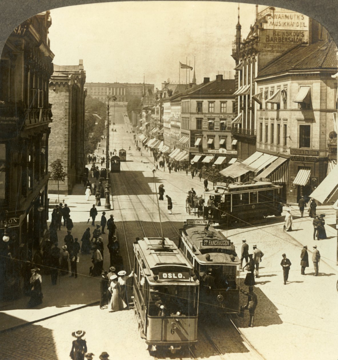 Karl Johan Caddesi, W.N.W. Kraliyet Sarayı