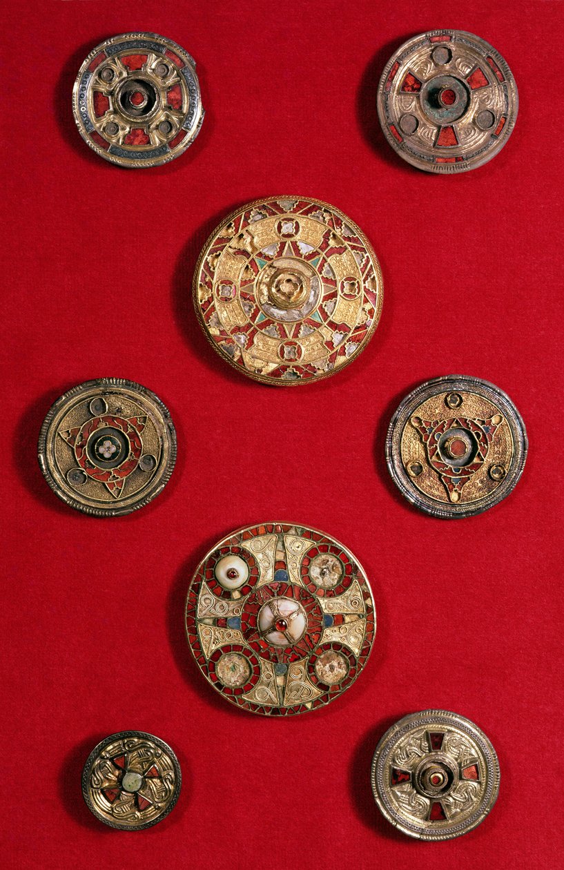 Kentish Daire Mücevherli Broşlar, Anglo-Sakson, c.600-650 (altın, deniz kabuğu, granat ve renkli cam) by Unbekannt