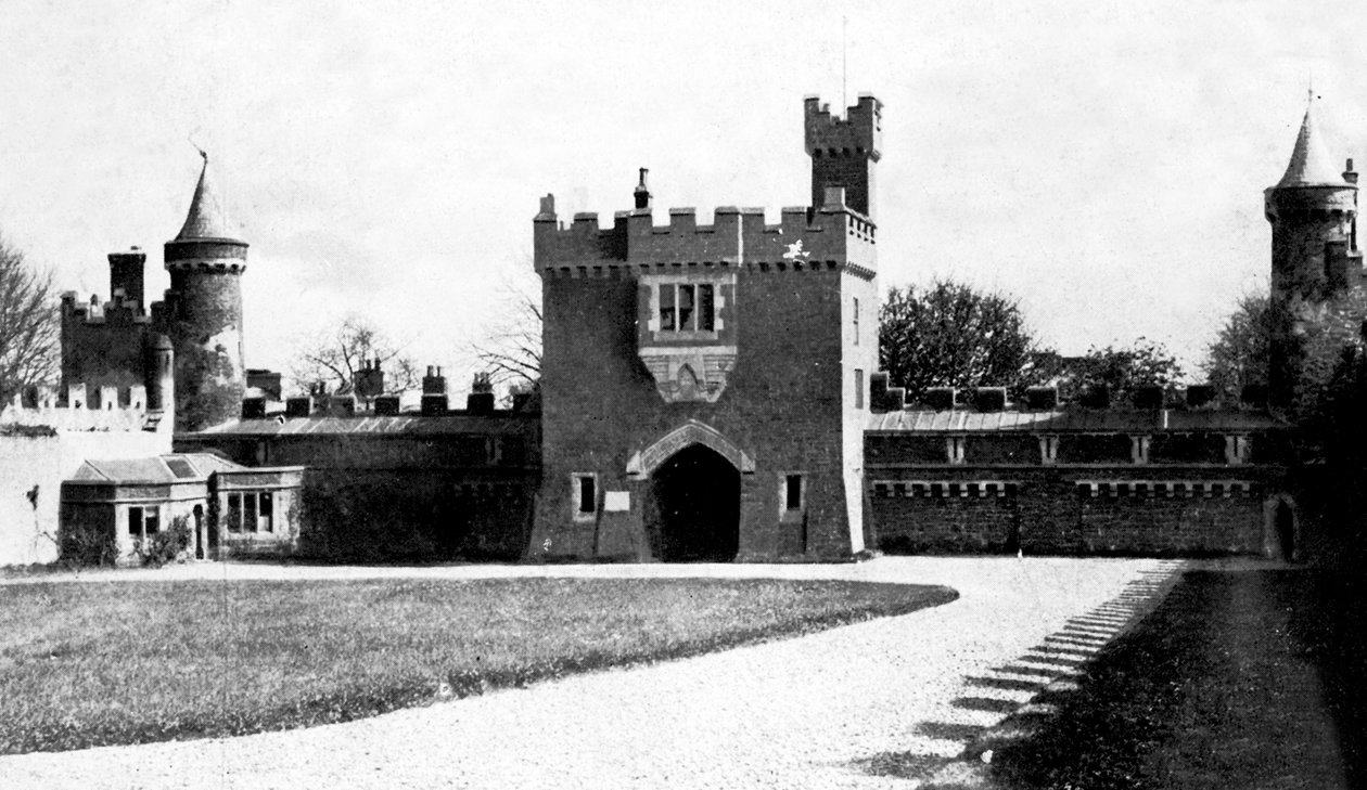 Killyleagh Kalesi avlusu, Killyleagh, County Down, Kuzey İrlanda, 20. yüzyılın başlarında by Unbekannt