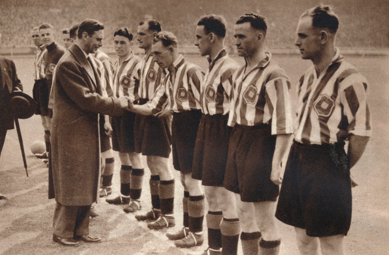 Kral George VI ve Kraliçe Elizabeth, Dernek Futbol Kupası finaline katıldı, 1937 by Unbekannt