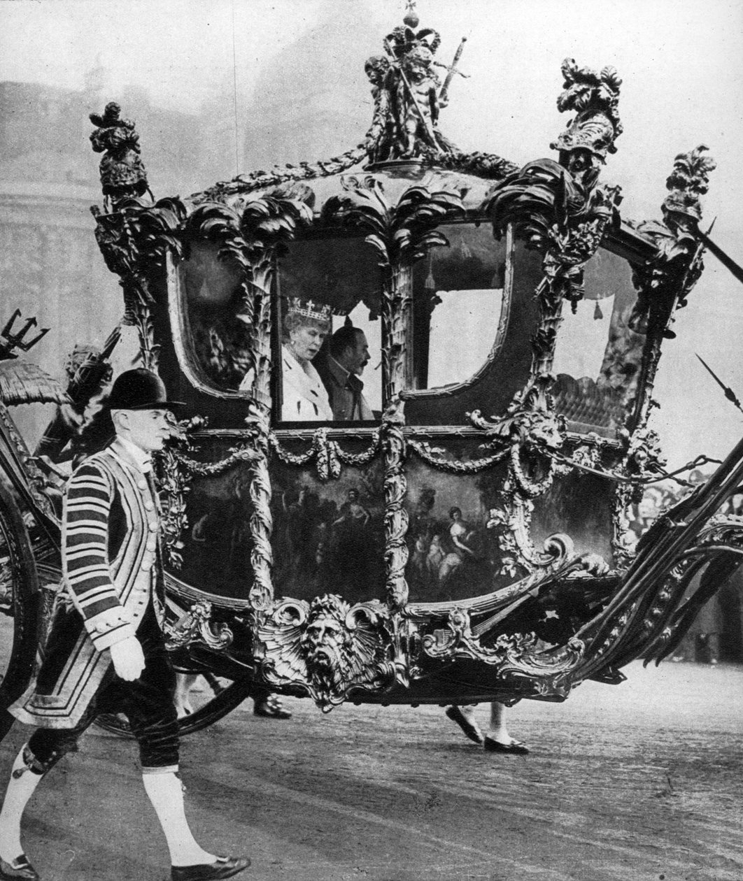Kral George V ve Kraliçe Mary, Parlamentonun Devlet Açılışına giderken, 1930