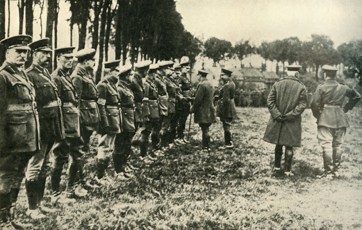 Kral George V, cephe hattındaki müttefik kuvvetleri ziyaret ediyor, Birinci Dünya Savaşı, 1915, c1920. by Unbekannt