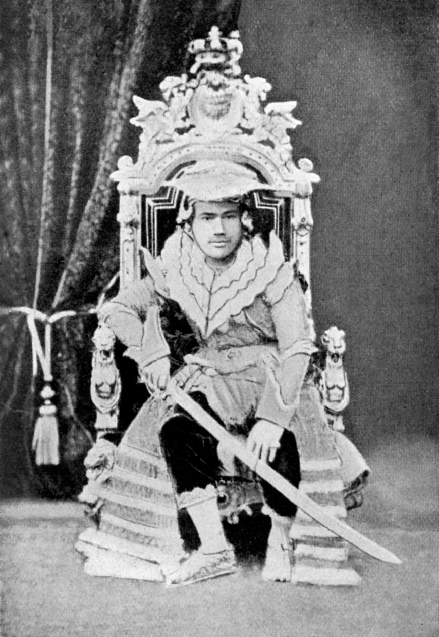 Tam mahkeme elbiseli Burma Kralı Thibaw, c1900, c1920 by Unbekannt