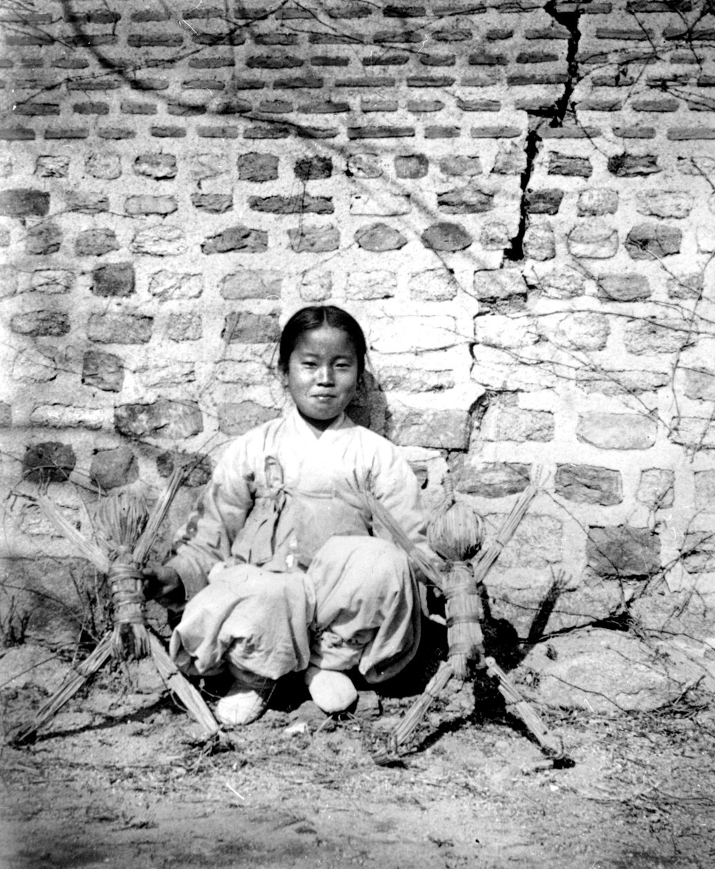 Bebekli Koreli kız, 1900 by Unbekannt