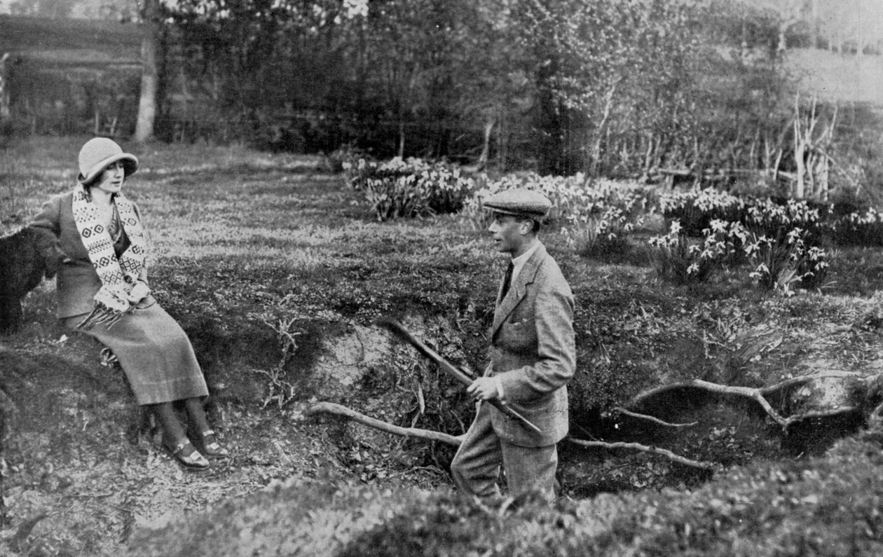 Leydi Elizabeth Bowes-Lyon ve York Dükü, Welwyn yakınlarındaki Hertfordshire Evinde, 1923 by Unbekannt