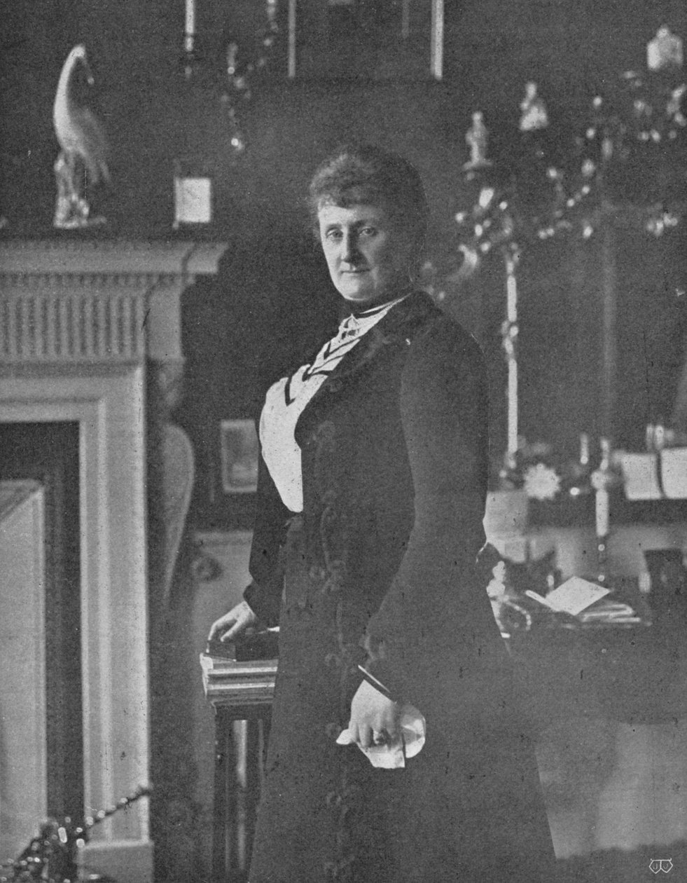 Lady Lansdowne yazı masasında, c1903, 1903 by Unbekannt