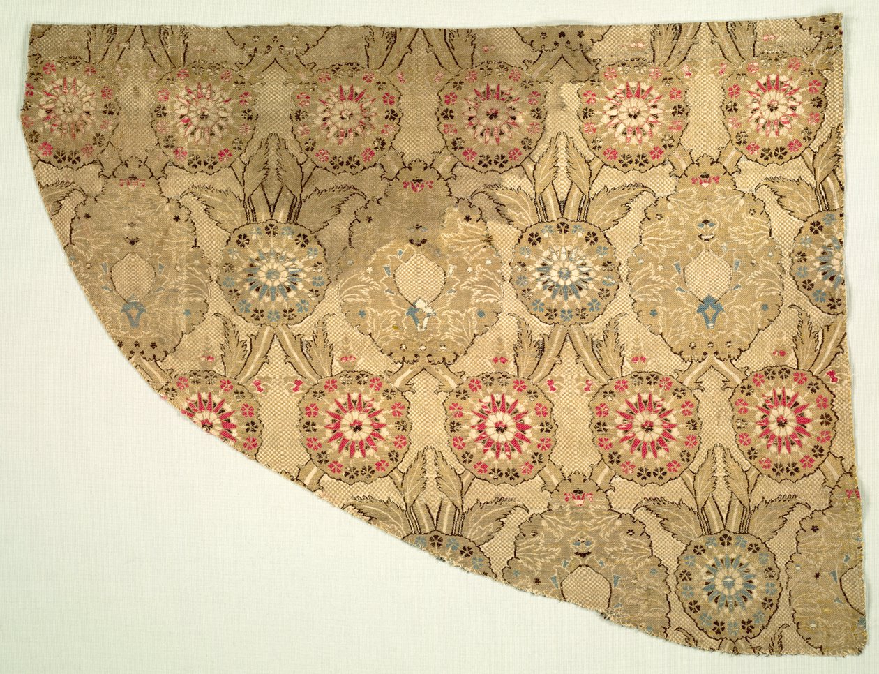 Damalı zemin üzerinde çift ogival çiçek desenli Lampalar, 1550-1575. by Unbekannt