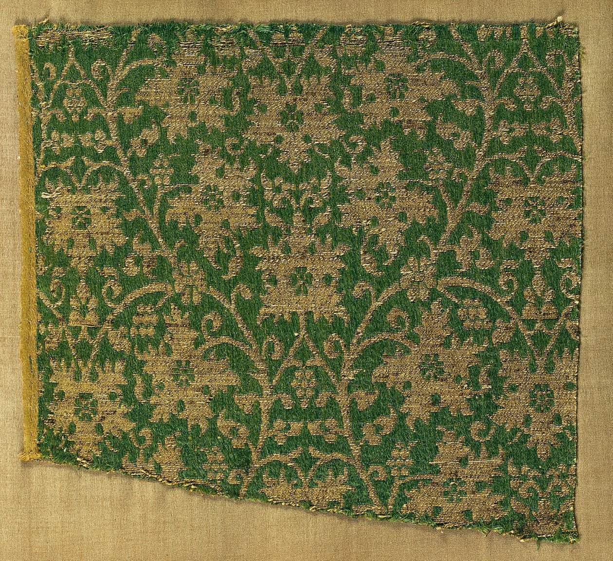 Sarmaşıklar ve asma yaprakları olan lambalar, 1300