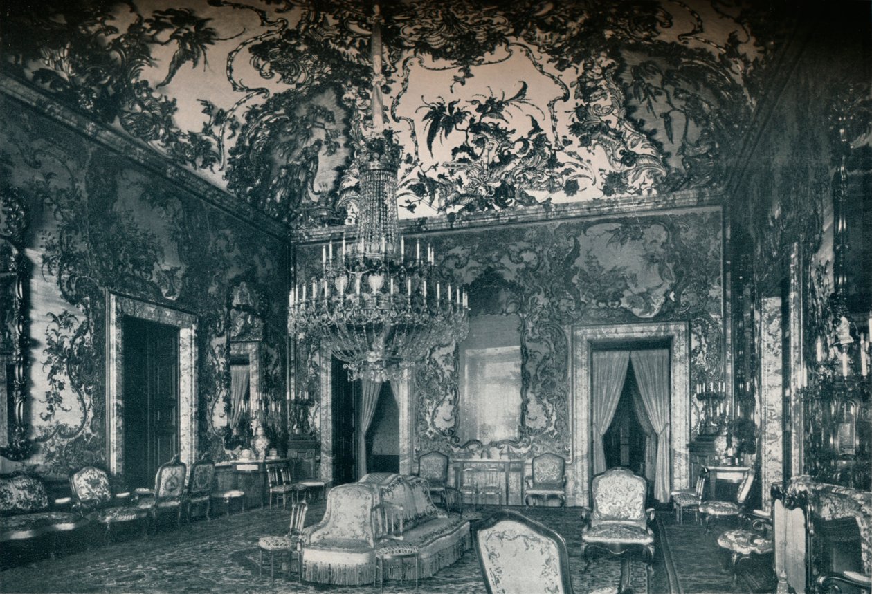 Porselen tavanlı büyük salon, Kraliyet Sarayı, Madrid, c1927 by Unbekannt