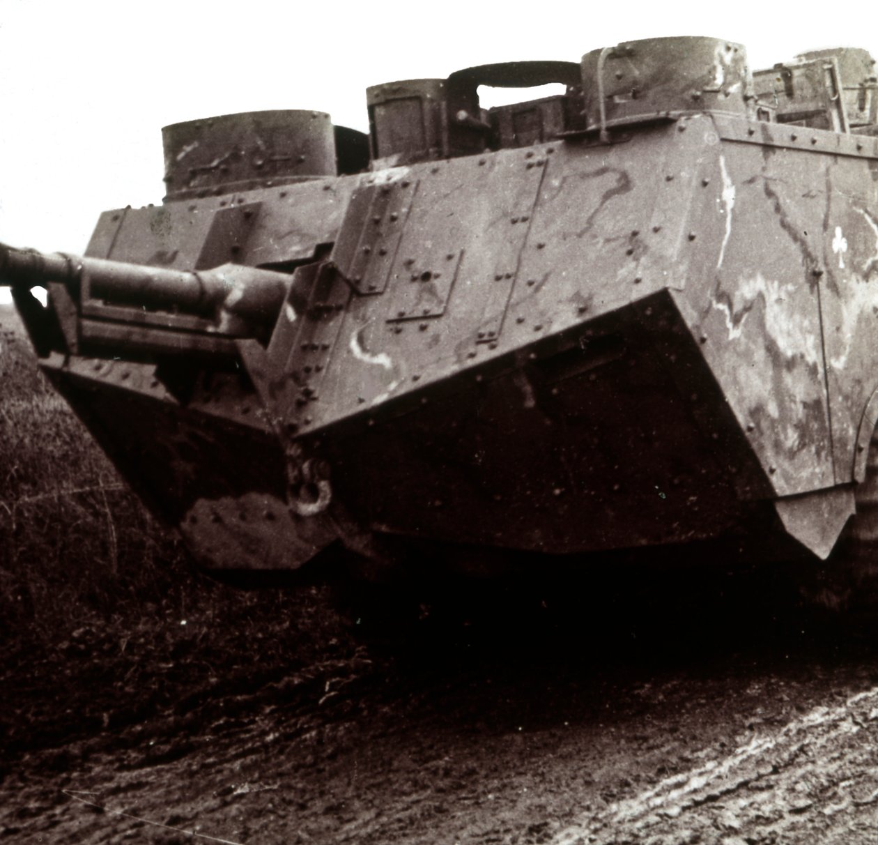 Hareket halindeki büyük tank, c1914-c1918 by Unbekannt