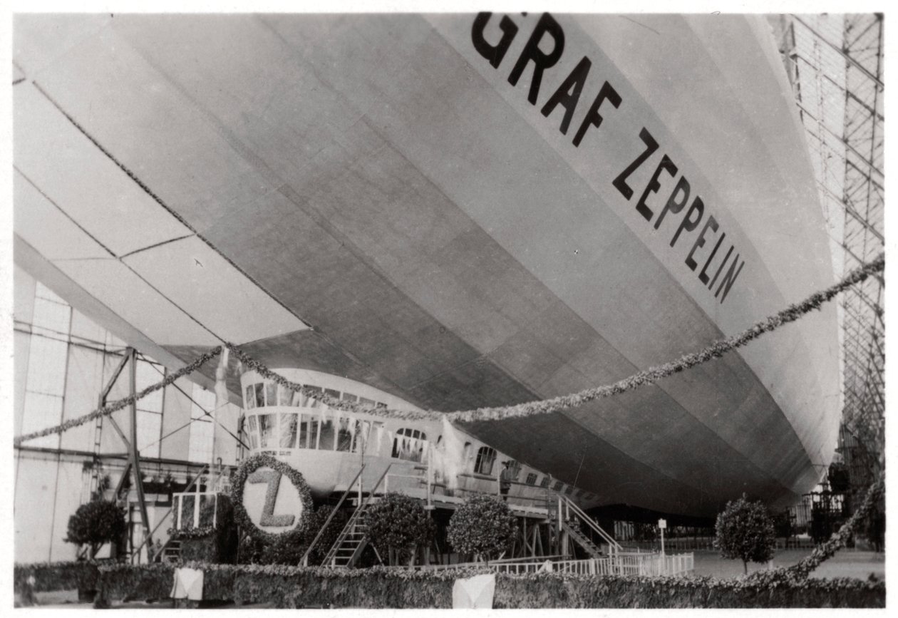 Zeppelin LZ127 Graf Zeppelin için fırlatma töreni, Friedrichshafen, Almanya, 9 Temmuz 1928 1933 by Unbekannt