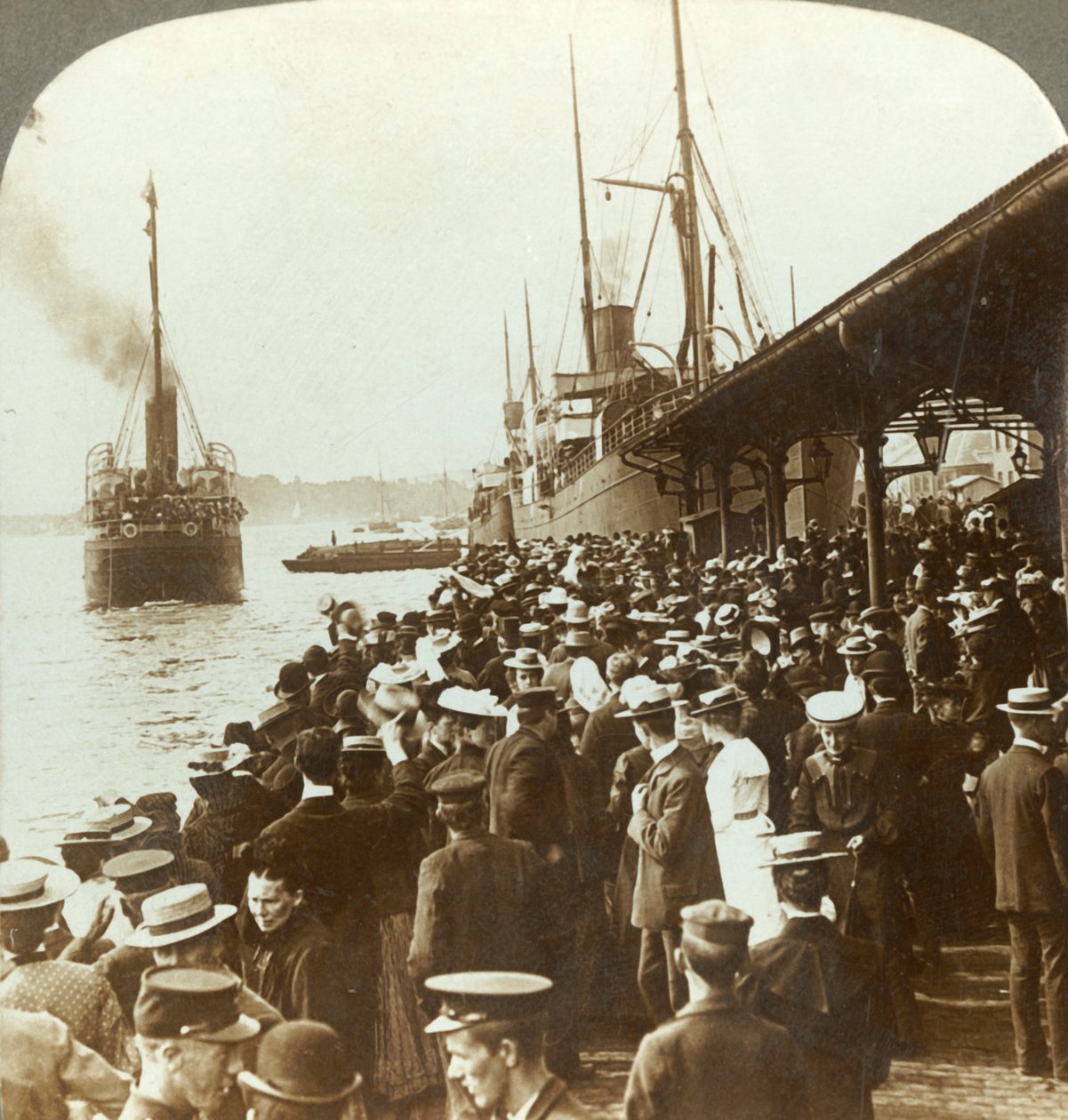 Eski evden ve arkadaşlardan ayrılmak - Amerika, Christiania, Norveç, c1905 için göçmenler sallamak. by Unbekannt