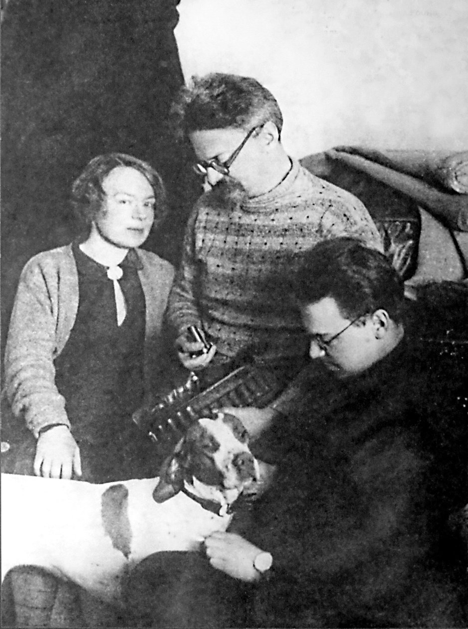 Leon Troçki ve ailesi, Alma Ata, SSCB, 1928 by Unbekannt