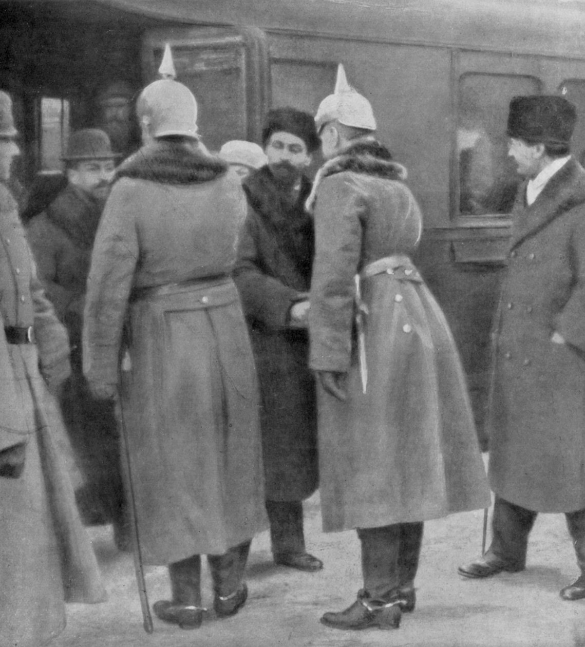 Almanlarla barış görüşmeleri için gelen Leon Troçki, Brest-Litovsk, 7 Ocak 1918 by Unbekannt
